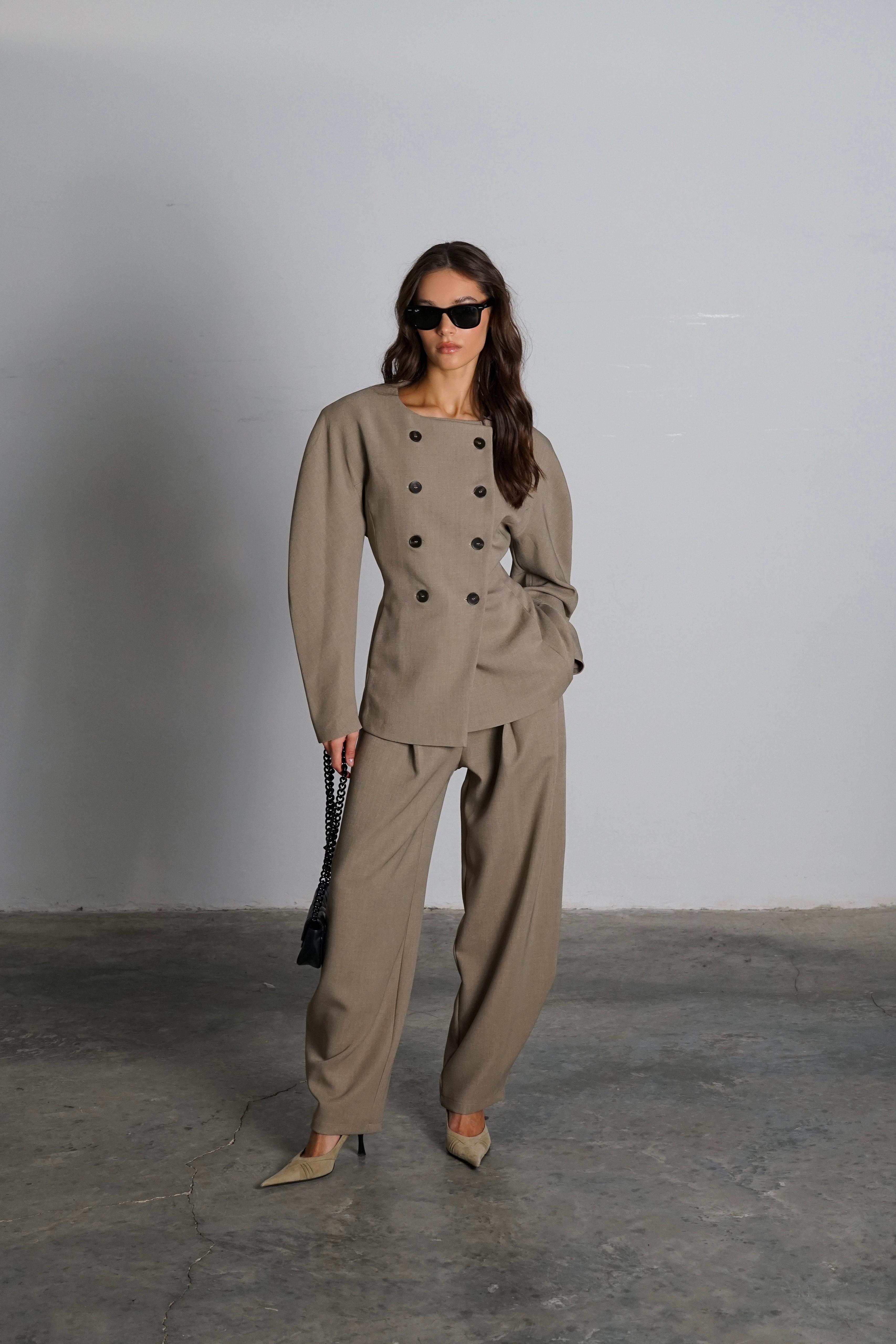 חליפת אופיליה