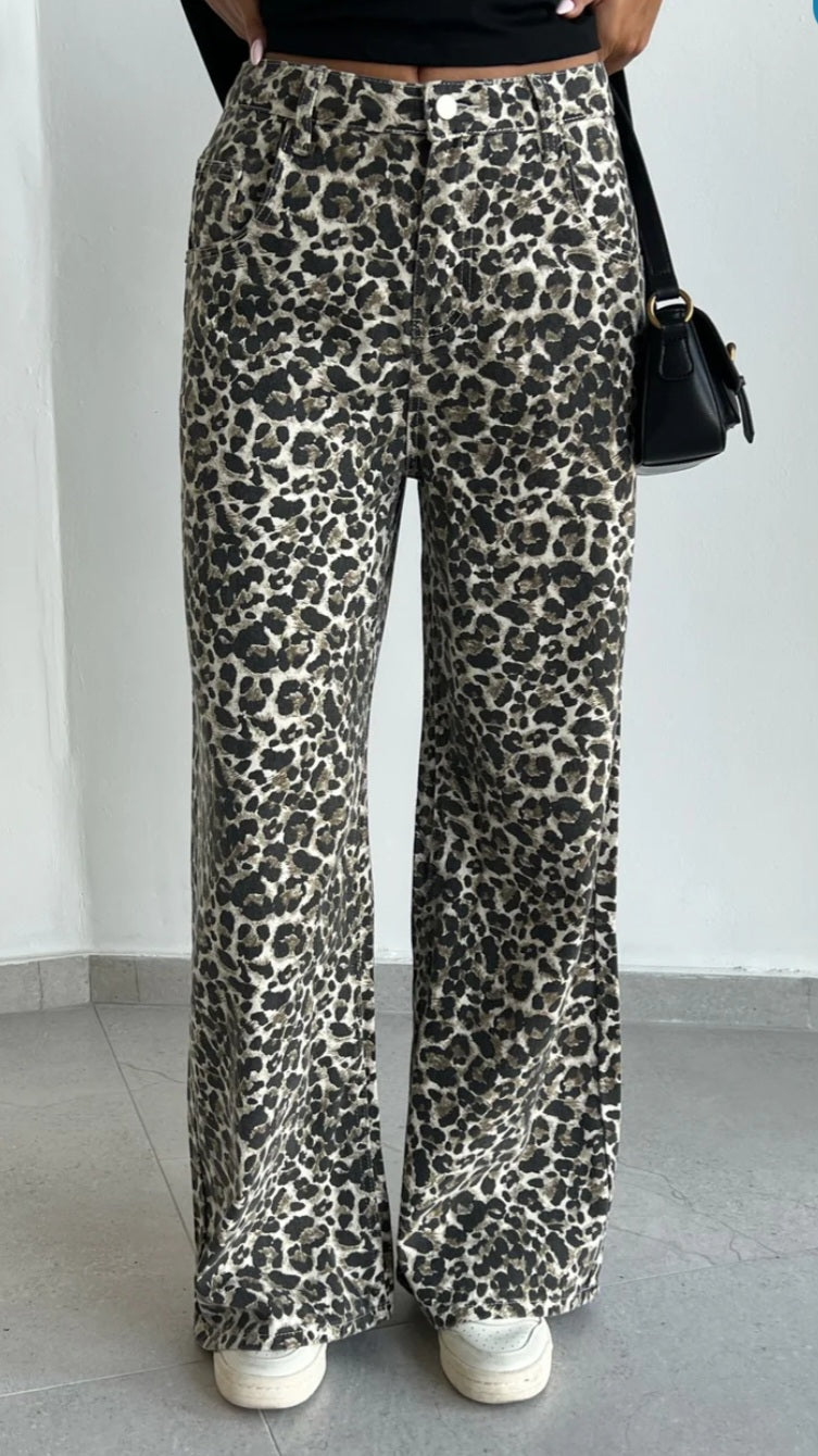 ג'ינס שלי לבן